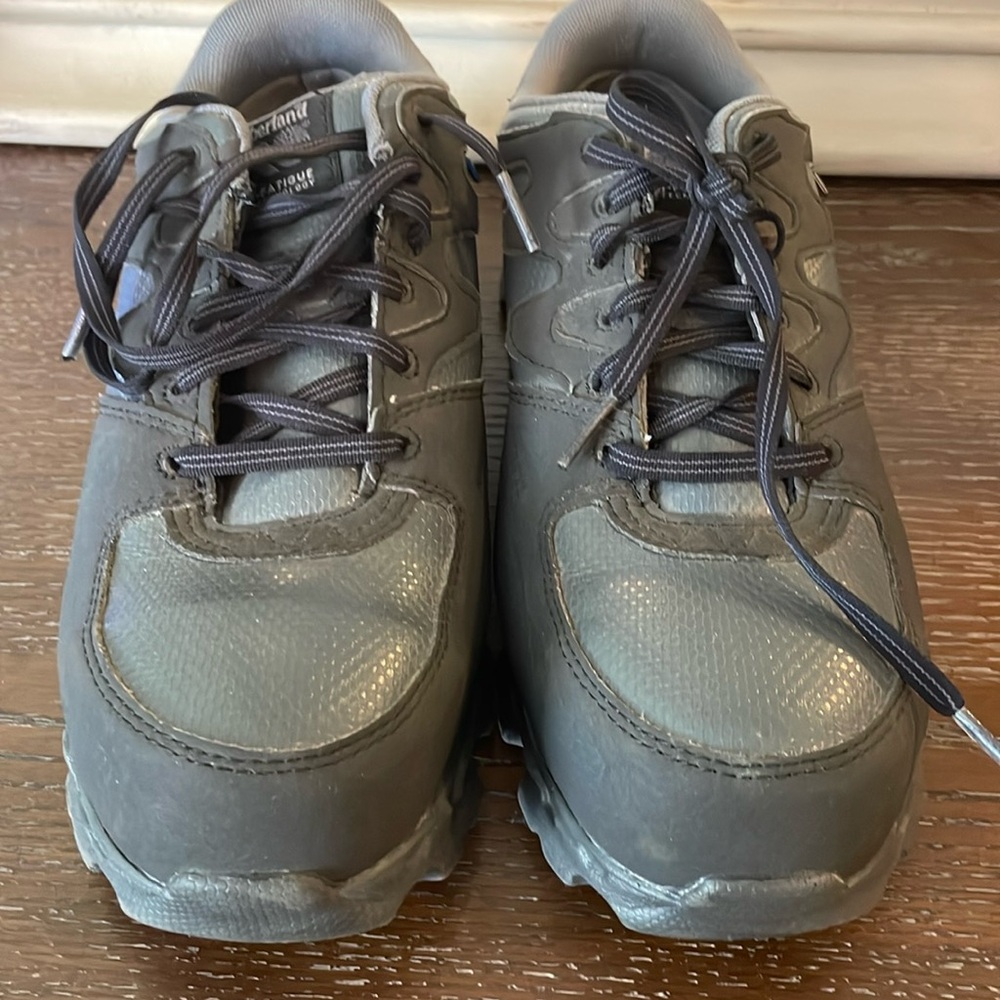 Women’s steel toe shoes